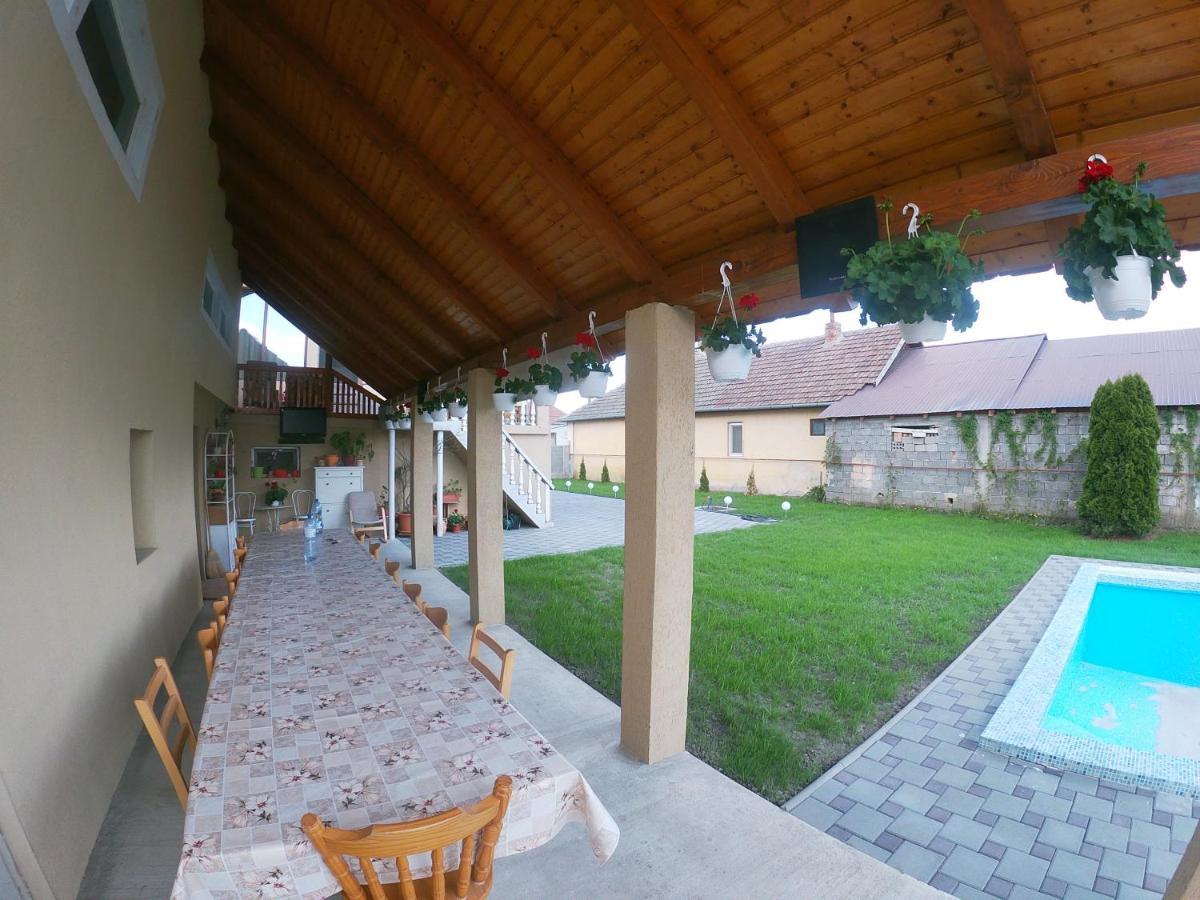 Casa Sannicolau Panzió Nagyszentmiklós Kültér fotó